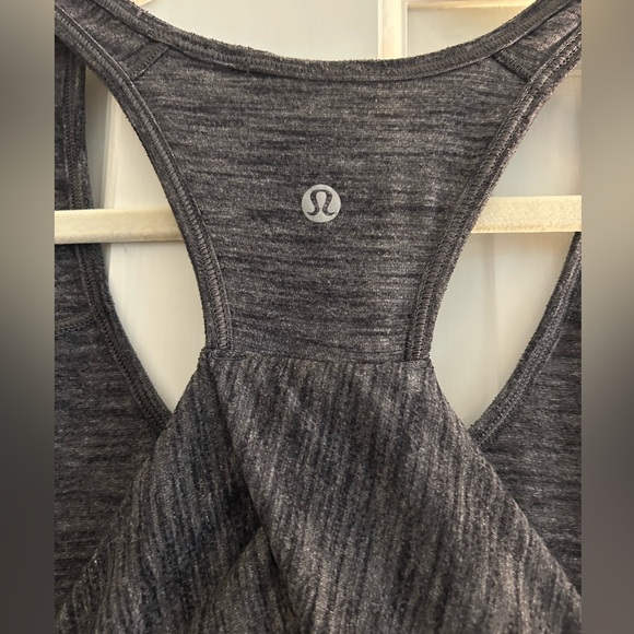 Lululemon Go Everywhere Tank Top Sz 8 Twist Back - Charcoal Gray - Picture 3 of 3